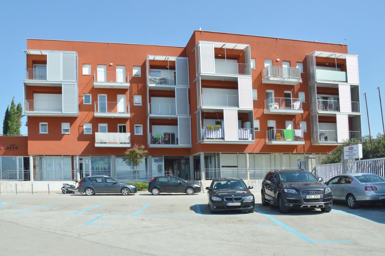 Apartment Riva Sea View Умаг Экстерьер фото